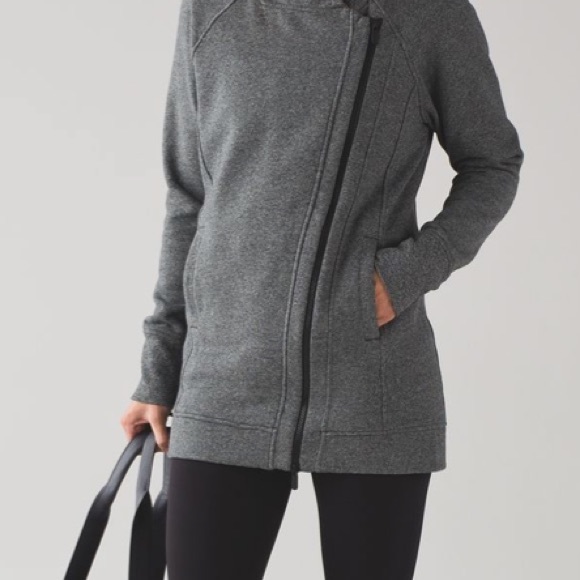 LULULEMON Back To It Wrap - size 6 - Picture 1 of 16